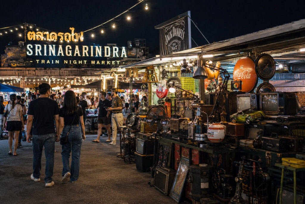 Srinagarindra Train Night Market - Talad Rot Fai Srinakarin