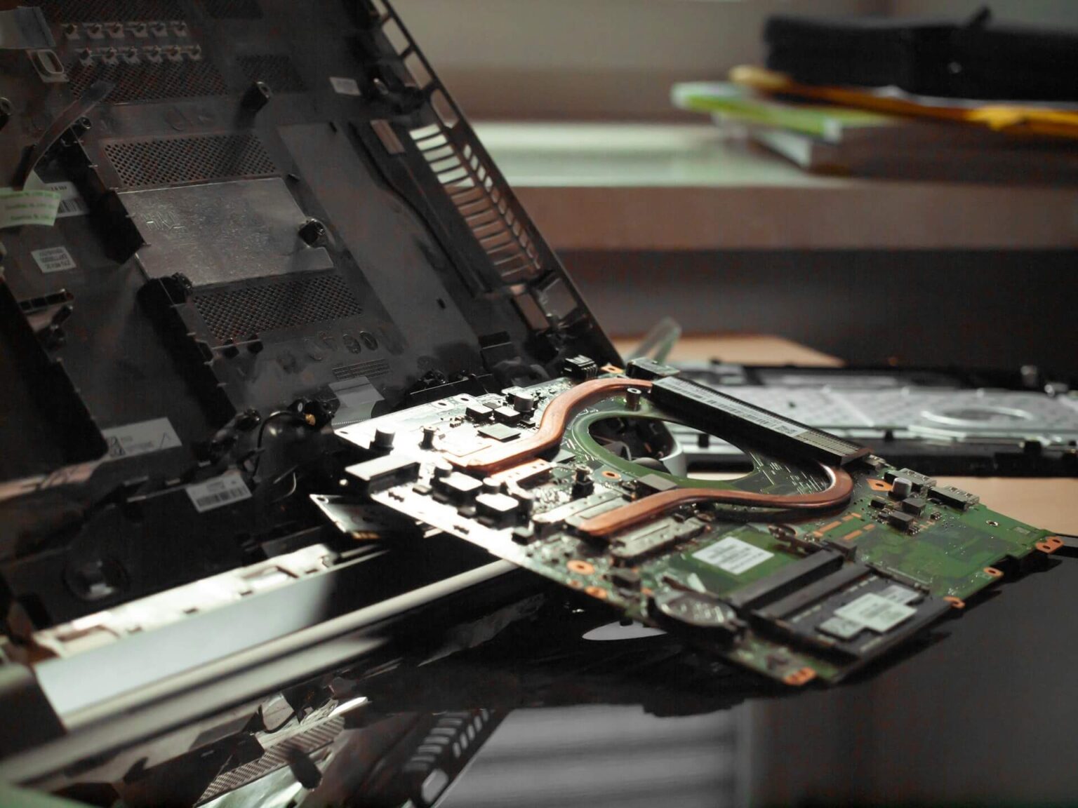 How to Shop Smart for Electronics at the Thrift Store | fleamapket