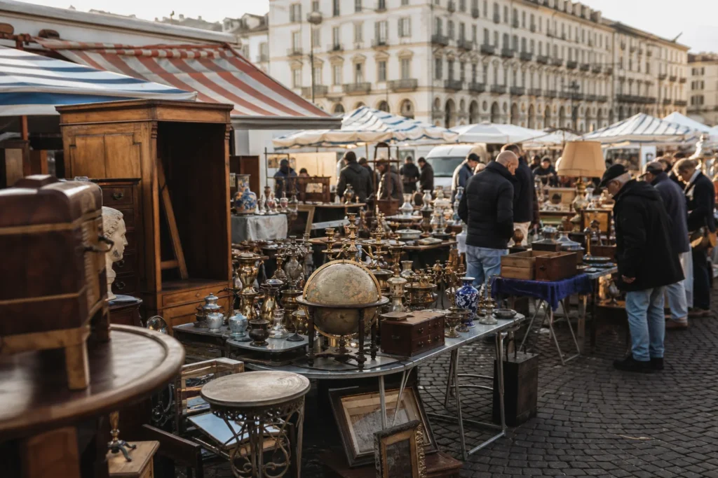 shoppers browsing antique and vintage market stalls at Balon del Sabato in Italy