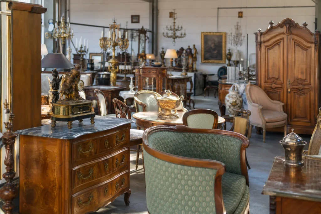 shoppers browsing antique and vintage market stalls at Bella Nostalgia in Austria