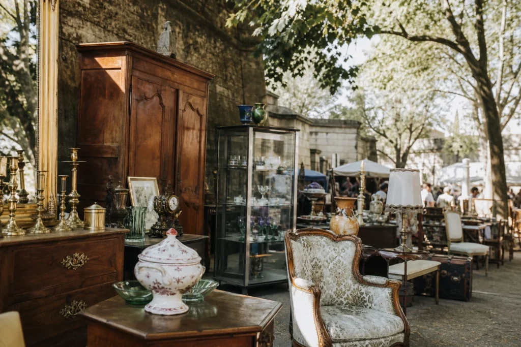 shoppers browsing antique and vintage market stalls at Catawiki in Place Charles David, 30400 Villeneuve-lès-Avignon, France