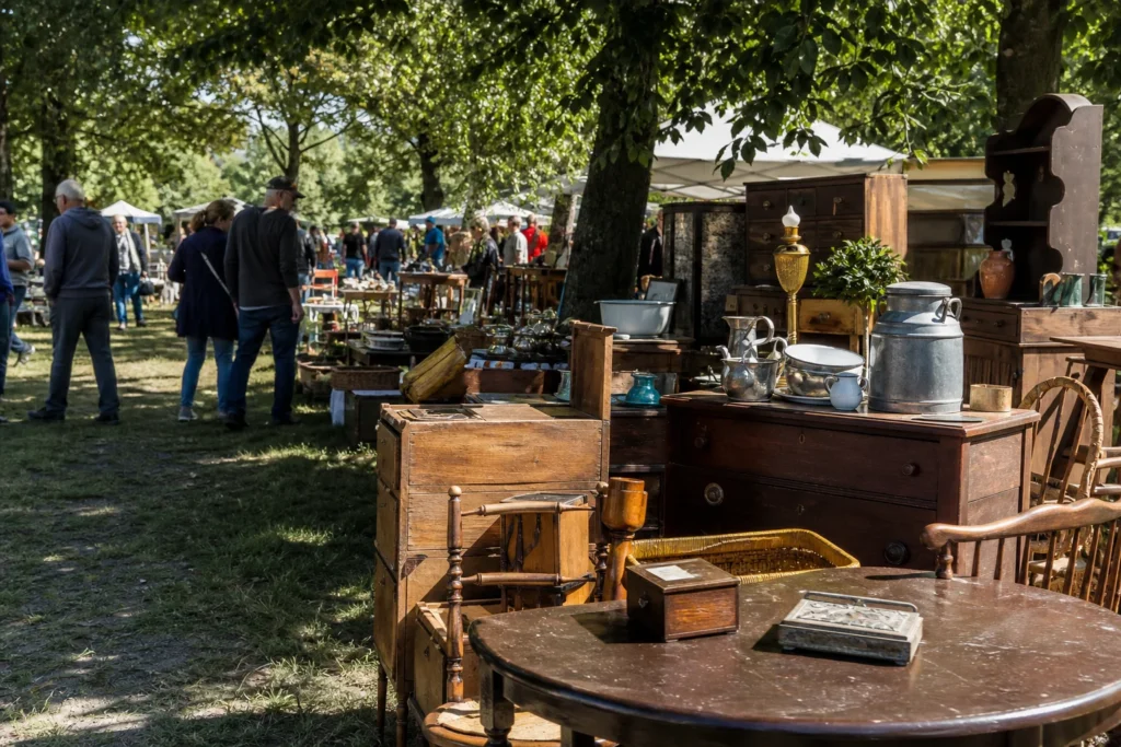 shoppers browsing antique and vintage market stalls at Finnegan’s Market – Marché Finnegan in Canada, Quebec