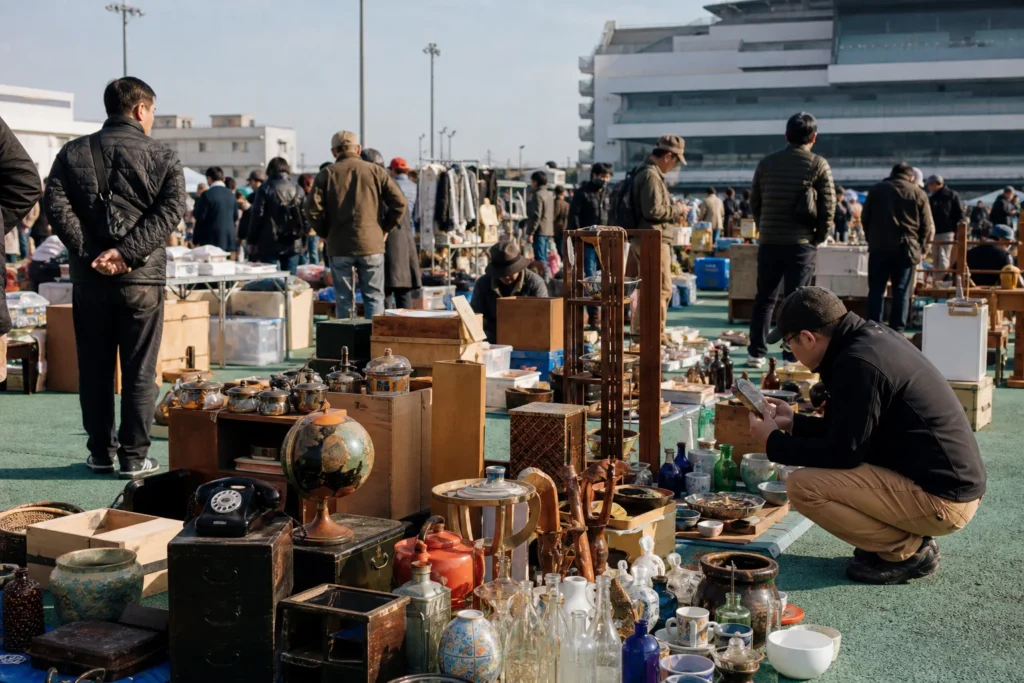 shoppers browsing antique and vintage market stalls at Ohi Keibajo – 大井競馬場 in Japan, Tokyo