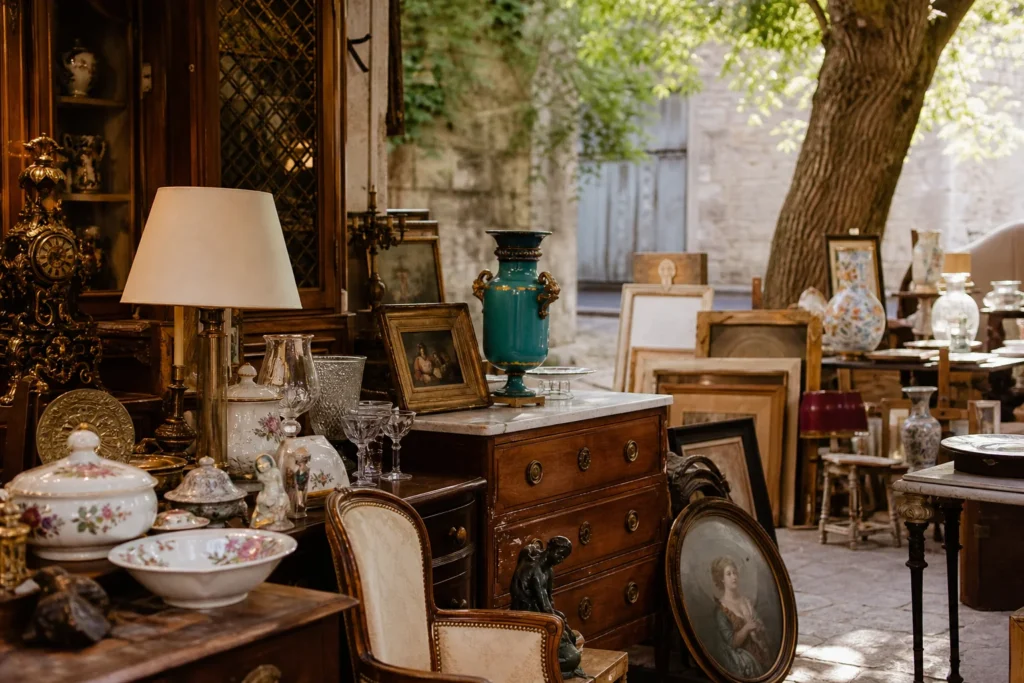 shoppers browsing antique and vintage market stalls at Ruby Lane in Place Charles David, 30400 Villeneuve-lès-Avignon, France